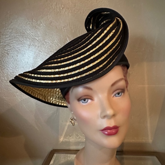 ONE-OF-A-KIND 1970s' GOLD LAME AND BLACK FABRIC CHURCH HAT
